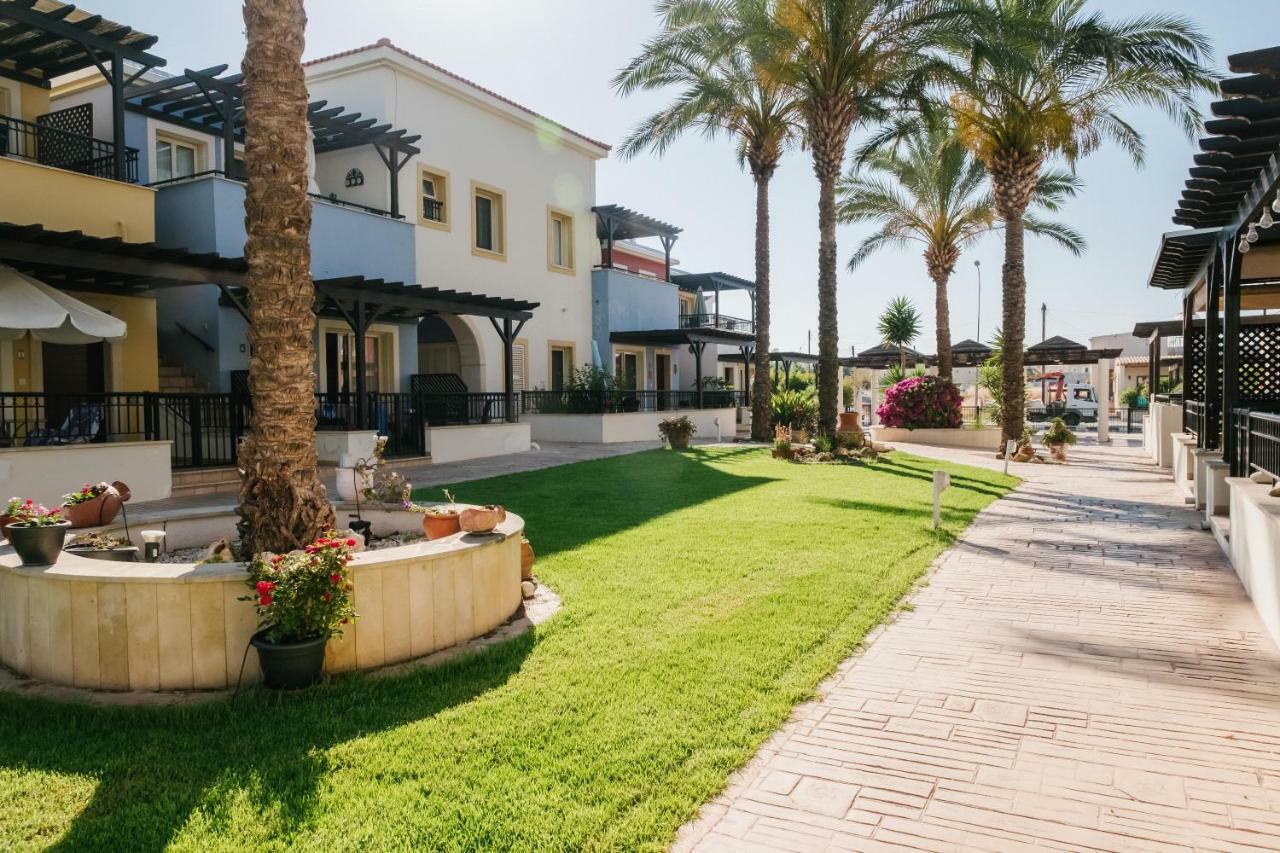 Aphrodite Gardens No.9 Luxury Apt Paphos Exteriör bild